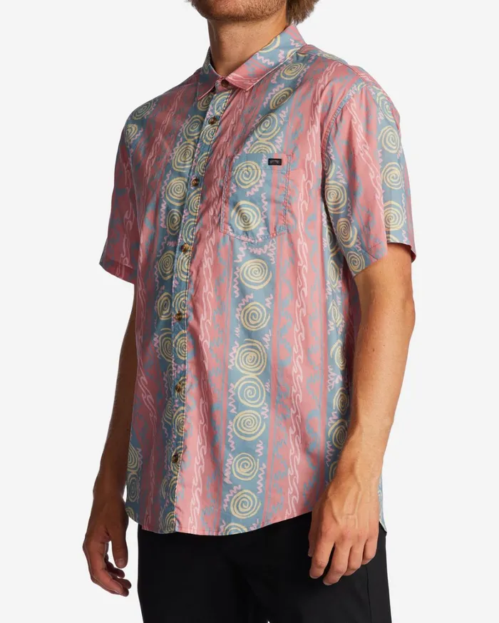 Billabong Shirts Men Sundays Short Sleeve Shirt Dusty Red Billabong Shirts Men Sundays Short Sleeve Shirt Dusty Red