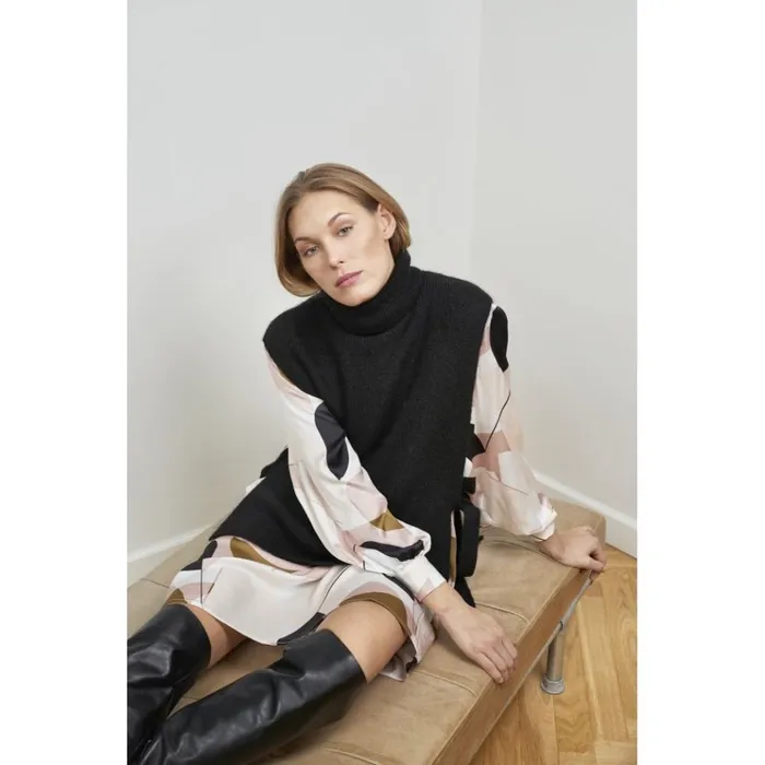 Bruuns Bazaar Knitwear Womens Parisa Aideen Vest Black Bruuns Bazaar Knitwear Womens Parisa Aideen Vest Black