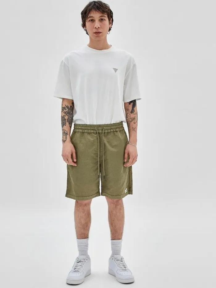 Men GUESS Pants and Shorts GUESS Originals Washed Nylon Shorts Go Washed Green Nylon Men GUESS Pants and Shorts GUESS Originals Washed Nylon Shorts Go Washed Green Nylon