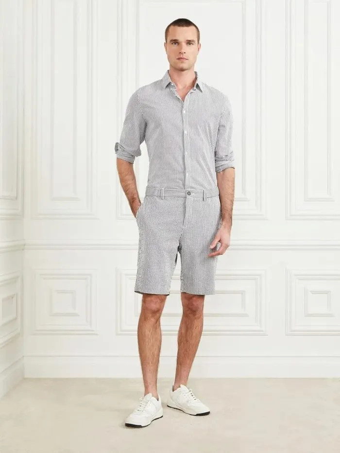 Men GUESS Shirts Seersucker Italian Notched Cuff Shirt Optical White and Blu Navy Men GUESS Shirts Seersucker Italian Notched Cuff Shirt Optical White and Blu Navy