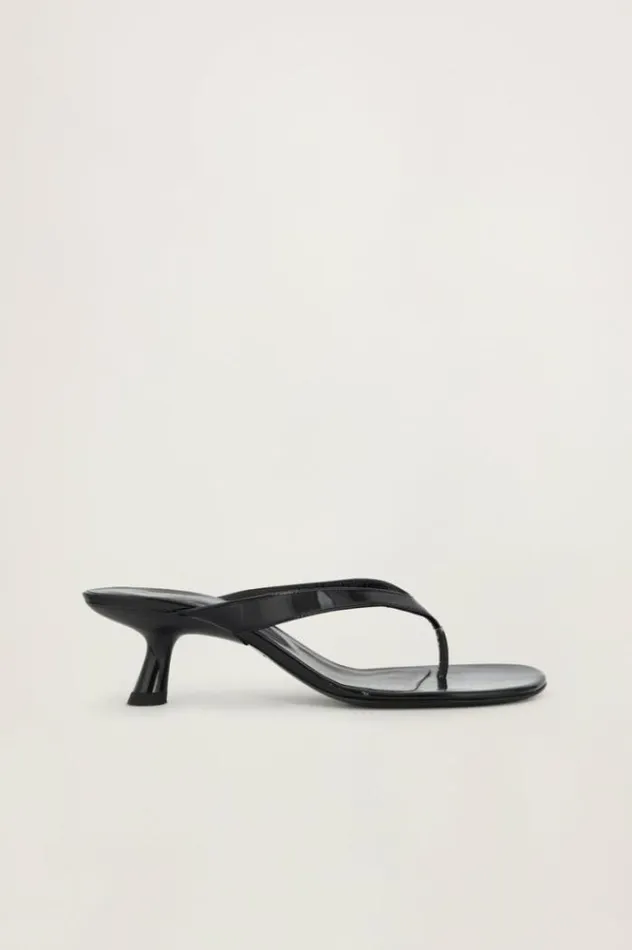 Simon Miller Sandals Beep Thong In Black Patent Black Patent 8211 Shop