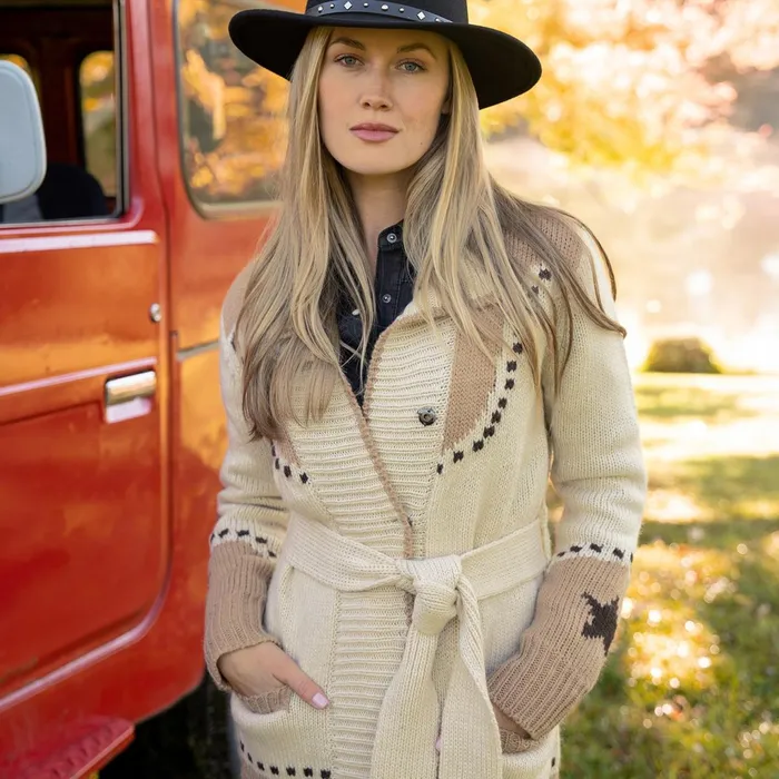 Stetson Sweaters Women Horseshoe and Star Belted Cardigan White