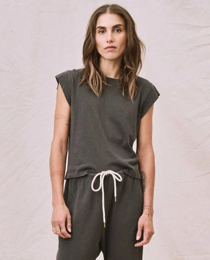 Tees and Sweats The Great The Peak Shoulder Tee Washed Black