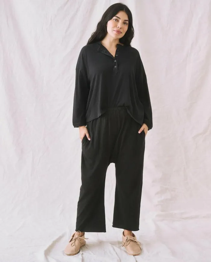 Tees and Sweats The Great The Shrunken Henley Almost Black