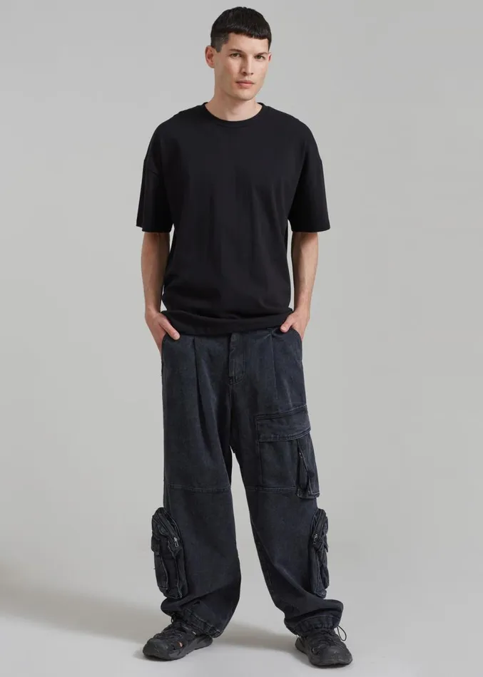 The Frankie Shop Lenny Cargo Jeans 8211 Black Washed MenWomen Bottoms