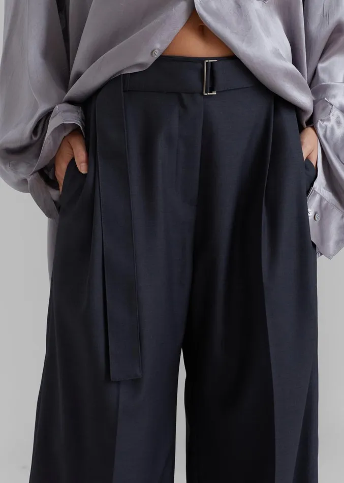 The Frankie Shop Lyxe Belted Pants 8211 Charcoal Women Clothing