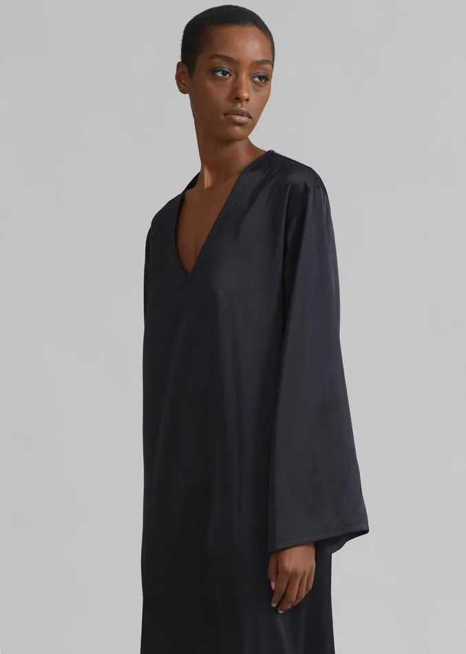 The Frankie Shop Solaqua VNeck Dress 8211 Noir Women Clothing