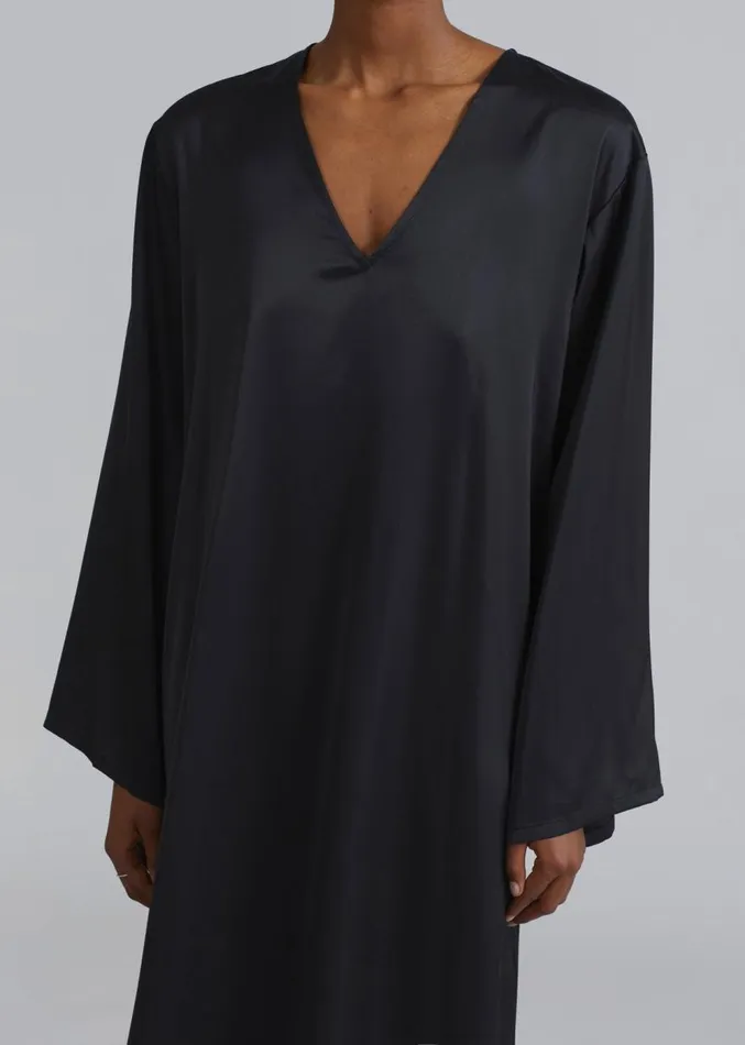 The Frankie Shop Solaqua VNeck Dress 8211 Noir Women Clothing