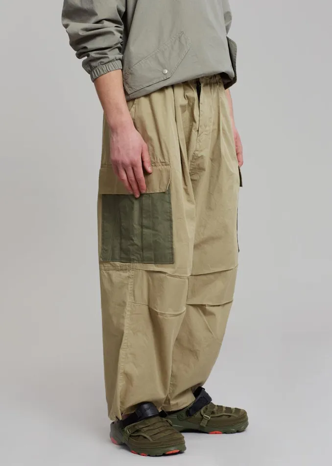 The Frankie Shop Stu Colorblock Cargo Pants 8211 Beige Combo WomenMen Bottoms