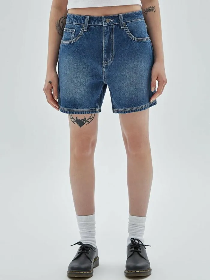 Women GUESS Jeans and Denim GUESS Originals Kit Boyfriend Shorts Go Medium Tameer Wash