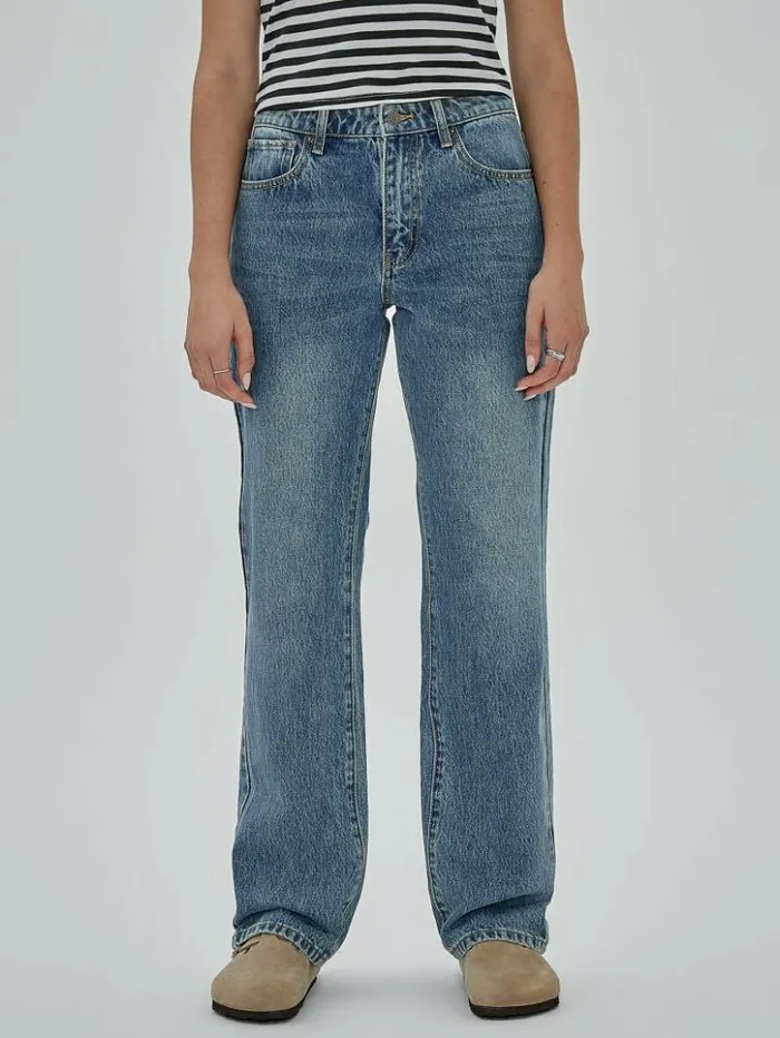Women GUESS Jeans and Denim GUESS Originals Kit Straight Jeans Go Fez Medium Wash Women GUESS Jeans and Denim GUESS Originals Kit Straight Jeans Go Fez Medium Wash