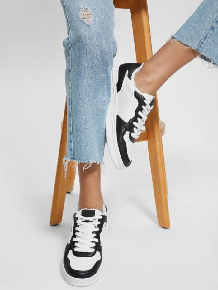 Women GUESS Sneakers Sybela LowTop Sneakers White