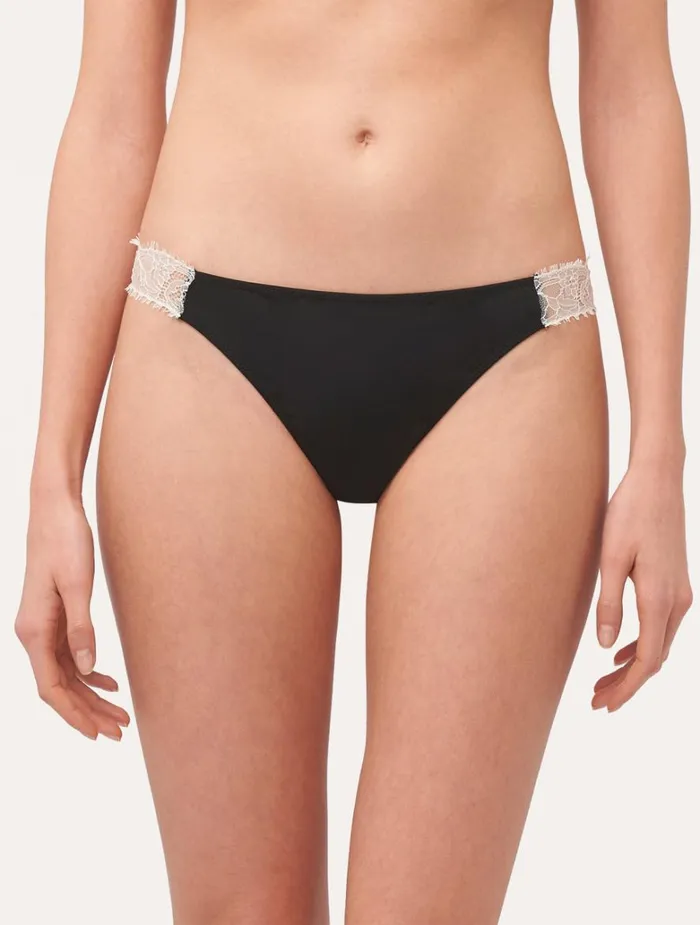 Women Panties La Perla Lace Thong In Black And Offwhite