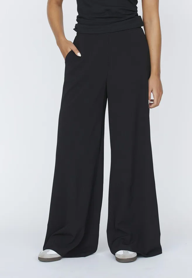 Women Sisters Point Pants and Jeans NYLAPA Black