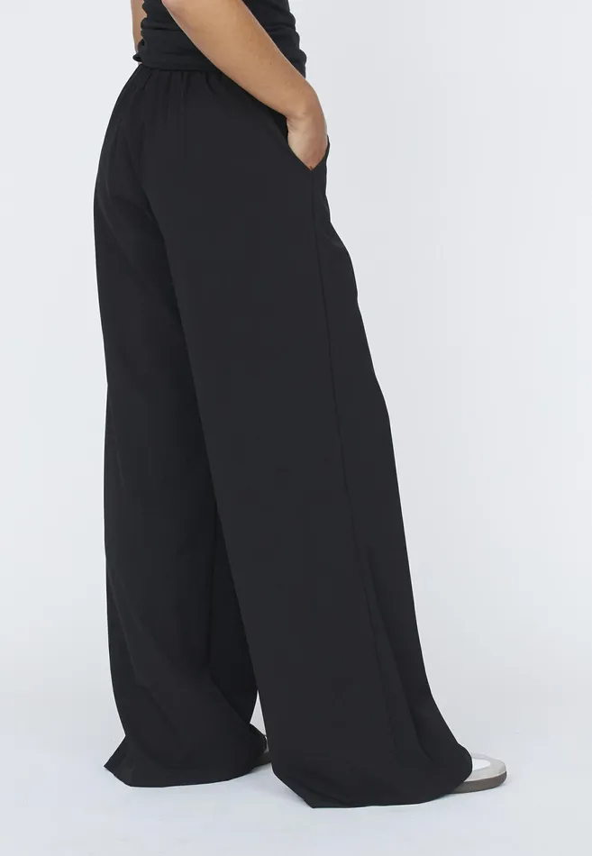 Women Sisters Point Pants and Jeans NYLAPA Black